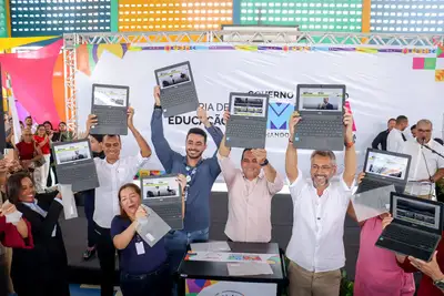 notícia: Governo do Estado lança Programa Escola Tech Amapá e distribui 42 mil kits escolares para fortalecer a educação pública nos municípios 