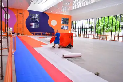 notícia: Governo do Amapá inicia instalação do piso modular do novo Ginásio Paulo Conrado, em Macapá