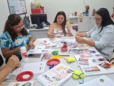 notícia: Servidoras da Educação do Amapá criam mural colaborativo em homenagem ao Mês da Mulher