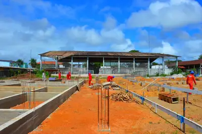 notícia: Governo do Amapá investe na reconstrução de escola em Santana para ampliar oferta de ensino moderno e acessível