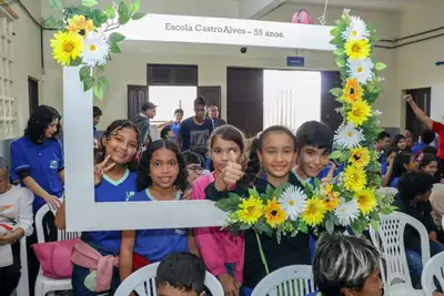 notícia: Governo do Amapá celebra aniversário de 55 anos da Escola Estadual Castro Alves, em Macapá