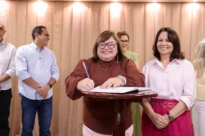 notícia: Governo do Amapá empossa Francisca Oliveira como nova secretária de Estado da Educação