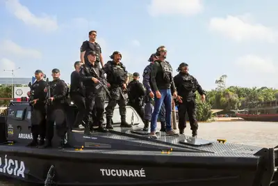 notícia: ‘Um tanque fluvial para patrulhamento e operações nos rios’, diz governador Clécio ao entregar lancha blindada à Segurança Pública do Amapá