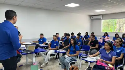 notícia: Governo do Amapá orienta estudantes da Escola Francisco de Oliveira Filho sobre Direitos do Consumidor