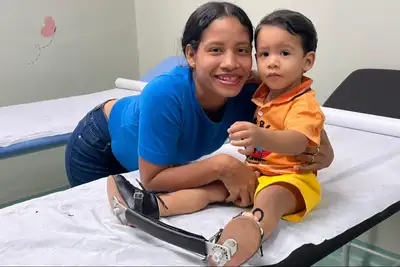 notícia: ‘Vejo a evolução do meu filho e tenho esperança’, diz mãe sobre ortopedia do novo Hospital da Criança e do Adolescente