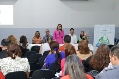 notícia: Governo do Amapá orienta escolas a regularizarem documentação em evento para gestores de Macapá e Santana