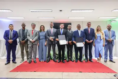 notícia: 'Estamos aqui para demonstrar convergência em favor de Oiapoque', afirma governador Clécio na diplomação e posse do novo prefeito do município