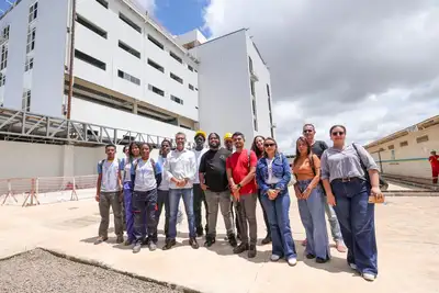 notícia: Governador Clécio apresenta as obras do novo HE de Macapá para estudantes da Guiana Francesa 