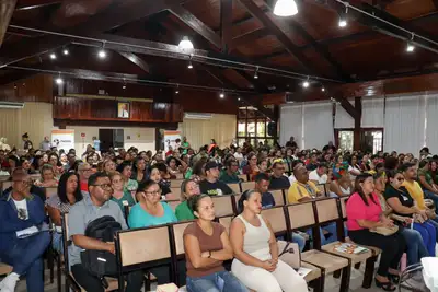 notícia: Governo do Amapá reúne cerca de 170 representantes de escolas quilombolas estaduais para discutir educação afrocentrada
