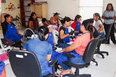 notícia: Parceria entre Governo do Amapá e Senac garante cursos gratuitos a moradores do Residencial Miracema, em Macapá