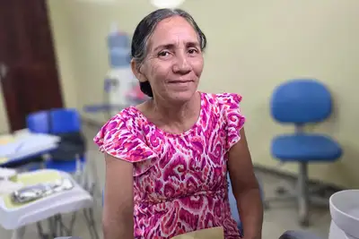 notícia: 'Aguentava a dor e esperava passar', diz moradora que voltou a sorrir após tratamento odontológico em ação do Governo do Amapá no Pacuí