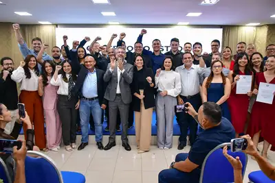 notícia: Governador Clécio nomeia e empossa mais 27 novos servidores para o Detran: 'importantes para a paz no trânsito'