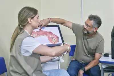 notícia: Governador Clécio acompanha mega ação do programa Mais Sorriso no distrito do Pacuí, em Macapá