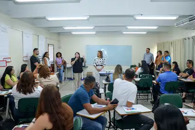 notícia: Governo do Amapá aposta em nova estratégia no ensino médio com projetos integradores