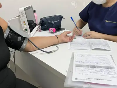 notícia: Governo do Estado reforça importância do pré-natal e profissionais do Hospital Mãe Luzia alertam para riscos na gestação