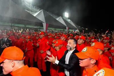 notícia: Clécio entrega maior reforço da história dos Bombeiros e amplia efetivo em 60%