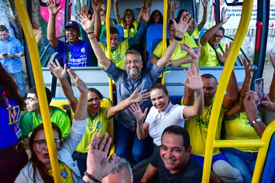 notícia: Governador Clécio amplia frota escolar e reforça acesso à educação com entrega de 10 novos microônibus no Amapá
