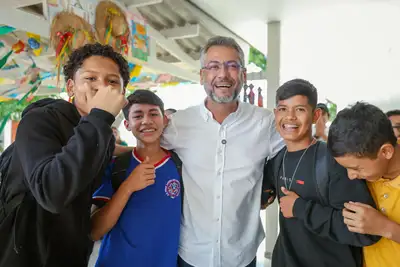 notícia: Governador Clécio vistoria ajustes finais da reconstrução da Escola Estadual Lauro Chaves, na Zona Sul de Macapá