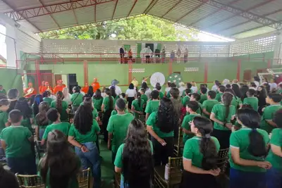 notícia: Governo do Amapá fortalece identidade estudantil com o projeto “Raízes” na Escola Estadual Irmã Santina Rioli, em Macapá