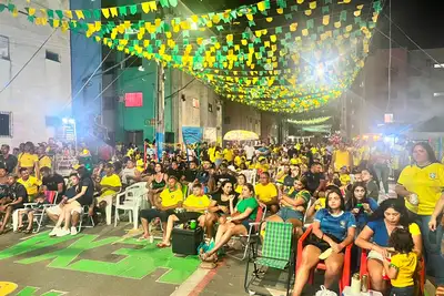 notícia: Governo do Amapá leva telões para os cinco habitacionais da Zona Sul de Macapá e torcedores comemoram primeira vitória da seleção na Copa