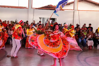 notícia: Estudantes da rede estadual participam de 8° ‘Cantando Marabaixo nas Escolas’, em Mazagão Velho