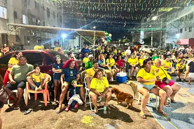 notícia: Governo do Amapá mantém telões em oito habitacionais de Macapá para transmissão de mais um jogo do Brasil na Copa
