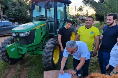 notícia: Governo do Amapá entrega tratores agrícolas e fortalece a produção rural em Porto Grande