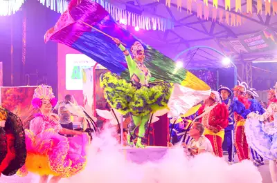 notícia: Estação Junina e Estrela Dourada agitam torcidas na abertura das quadrilhas estilizadas do VII Festival Sandro Rogério no Arraiá do Povo