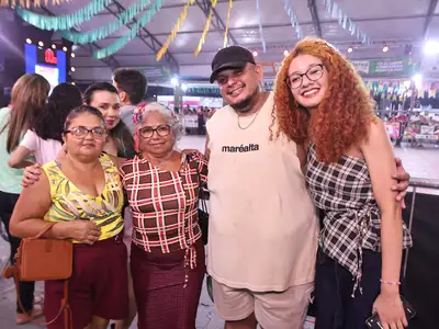 notícia: "Está tudo muito lindo", diz visitante ao prestigiar o Arraiá do Povo pela primeira vez neste domingo