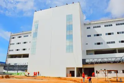 notícia: Avanços no novo Hospital de Emergência: gestores da infraestrutura vistoriam andamento da maior obra da saúde pública do Amapá