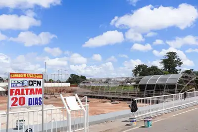 notícia: A 20 dias da Expofeira 2026, Arena de Shows chega a 70% de montagem e prepara palco com mais de 700 m² de LED