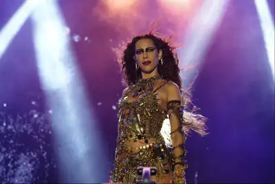 notícia: Marina Sena emociona público e encerra Festival da Juventude com grande show em Macapá