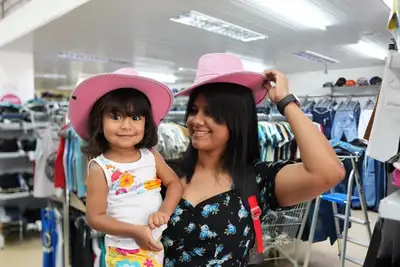 notícia: Consumidores já percorrem lojas de Macapá em busca do visual ideal para aproveitar a programação do evento