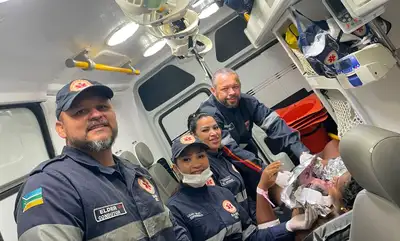 notícia: Samu realiza parto dentro de ambulância durante atendimento na Festa de São Tiago