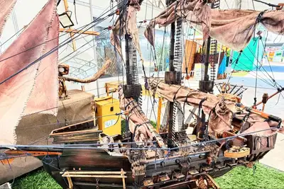 notícia: Entre caravelas, canhões e relógios, artesão transforma madeira em viagem no tempo na Expofeira 2026