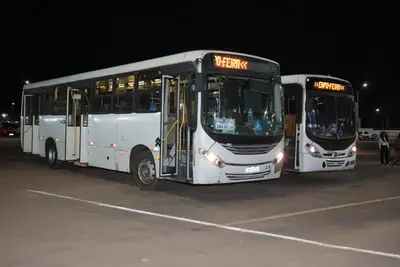 notícia: Expofeira 2026: ônibus gratuito das 18h às 6h facilita acesso ao Parque de Exposições da Fazendinha