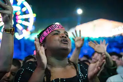 notícia: 'Ouvir palavras que nos fortalecem', diz fã emocionada ao viajar de Mazagão para show do Padre Fábio de Melo na Expofeira 2026