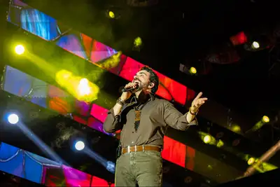 notícia: Padre Fábio de Melo emociona multidão em noite de fé na Expofeira 2026