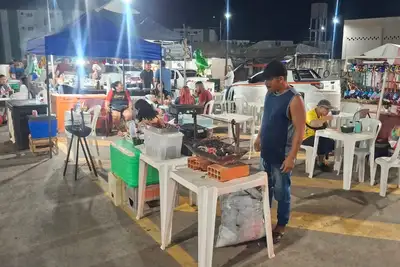notícia: No entorno do Parque de Exposições, ambulantes aproveitam movimento da Expofeira 2026 para garantir renda extra