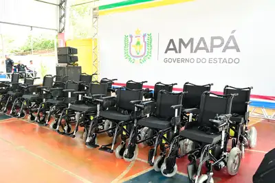 notícia: Governo do Amapá entrega cadeiras motorizadas e de banho para fortalecer a inclusão e a mobilidade