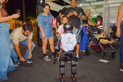notícia: Robô humanoide 'Maicon' vira atração e surpreende público na Expofeira 2026