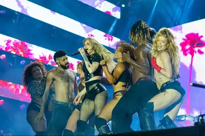 notícia: ​Luísa Sonza faz show vibrante e leva multidão à Expofeira 2026