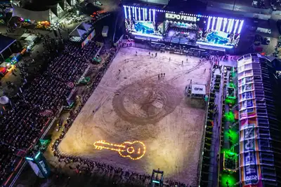 notícia: Paraense fica com o título: última noite do rodeio consagra os campeões da Expofeira 2026
