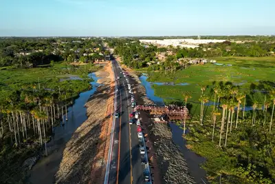 notícia: Travessia ambiental: nova via entre zonas Oeste e Norte de Macapá ganha sinalização de alta durabilidade