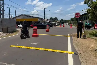 notícia: Detran-AP implementa nova sinalização torna a rua Goiás preferencial no bairro Pacoval, em Macapá