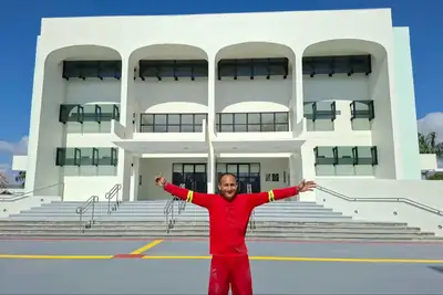 notícia: ‘Fico feliz e orgulhoso de fazer parte dessa história’, diz ajudante de obras durante ajustes finais no Teatro das Bacabeiras